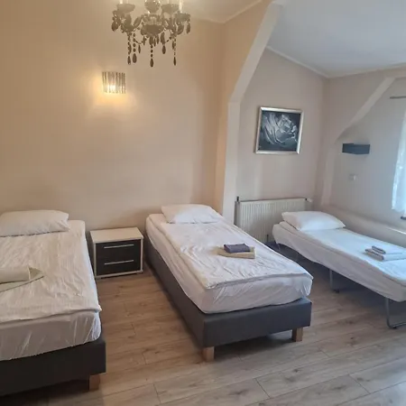 Centrum Noclegowe Ii Hostel *