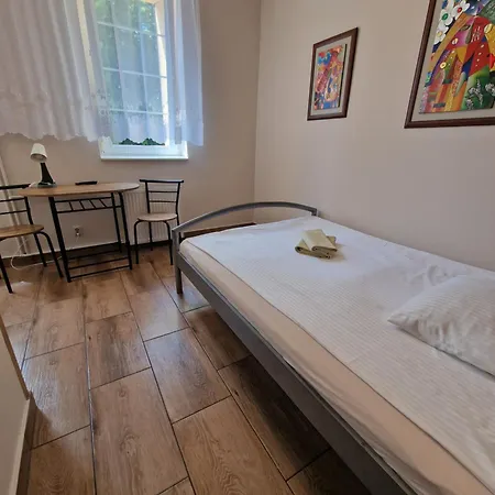 Centrum Noclegowe Ii Hostel *