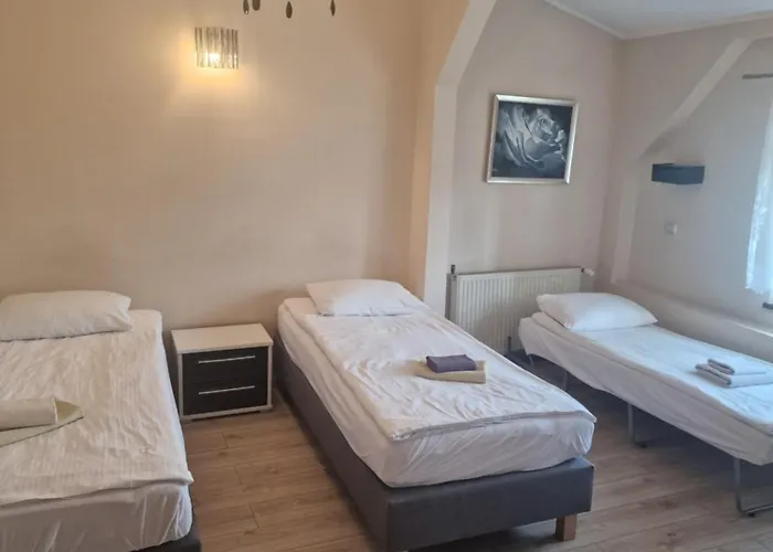 Centrum Noclegowe Ii Hostel *